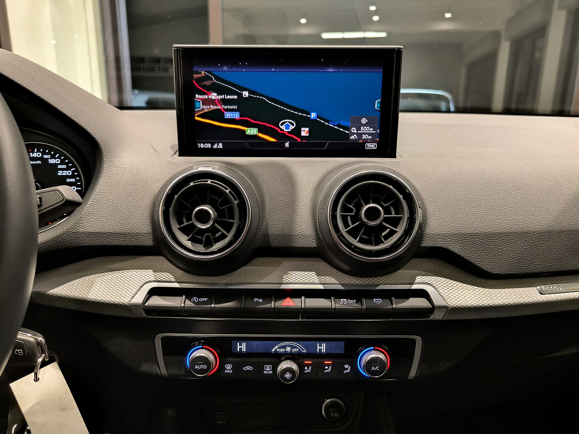 Audi Q2 30 Tdi 116 S-Tronic Business - immagine 25