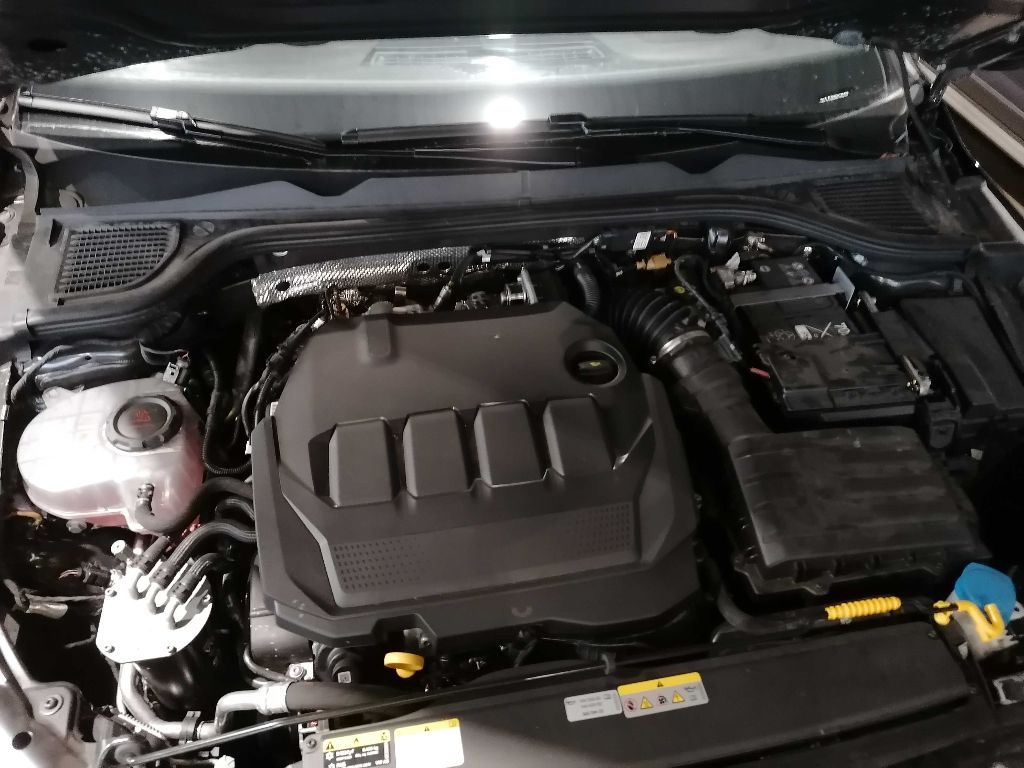 VW Golf 2.0 Tdi 115 cv Life - immagine 13