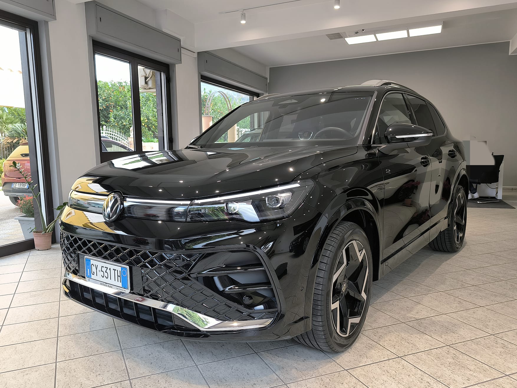 VW Tiguan 2.0 Tdi150 CV Dsg R-Line - immagine 3