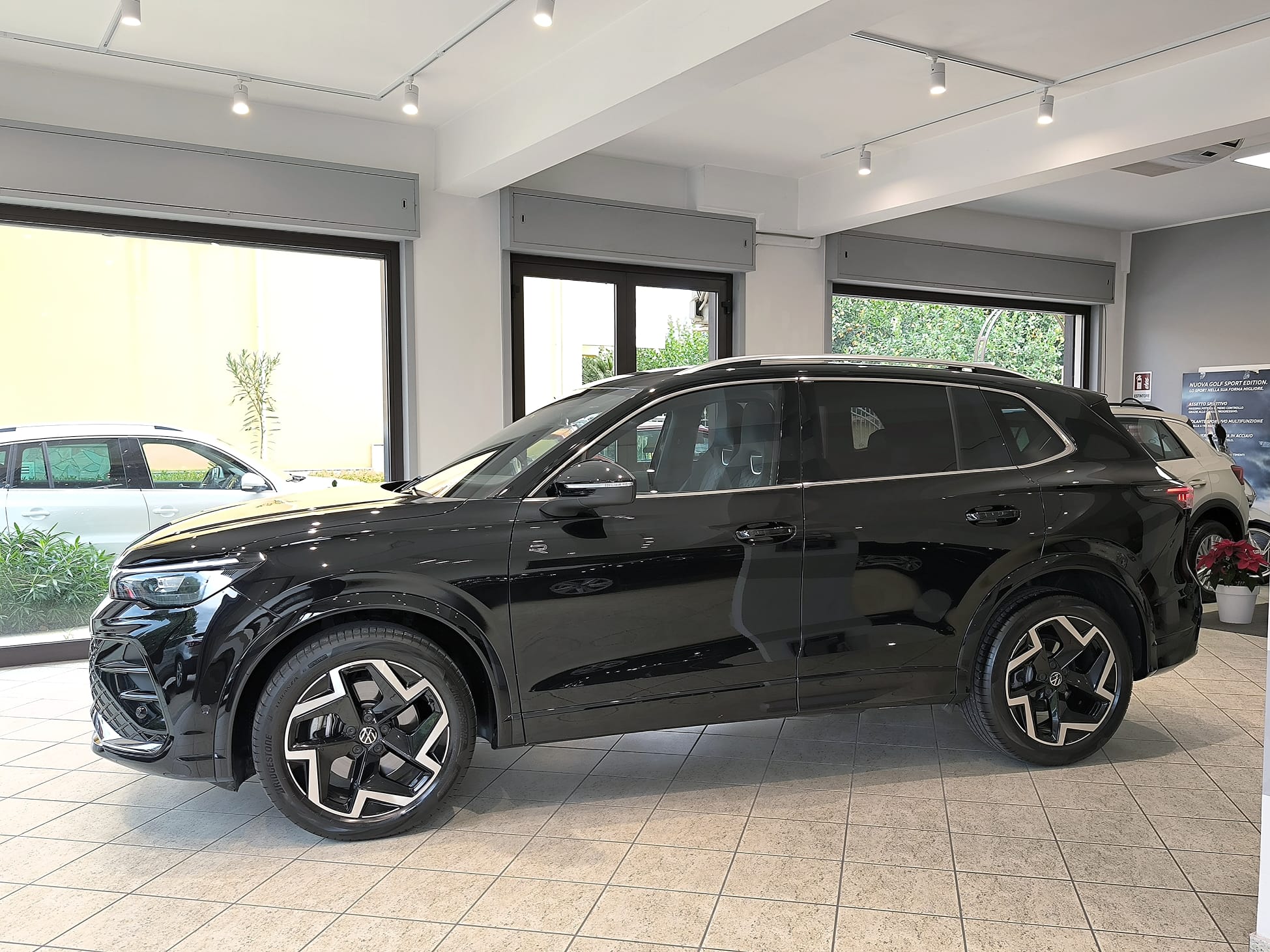 VW Tiguan 2.0 Tdi150 CV Dsg R-Line - immagine 5