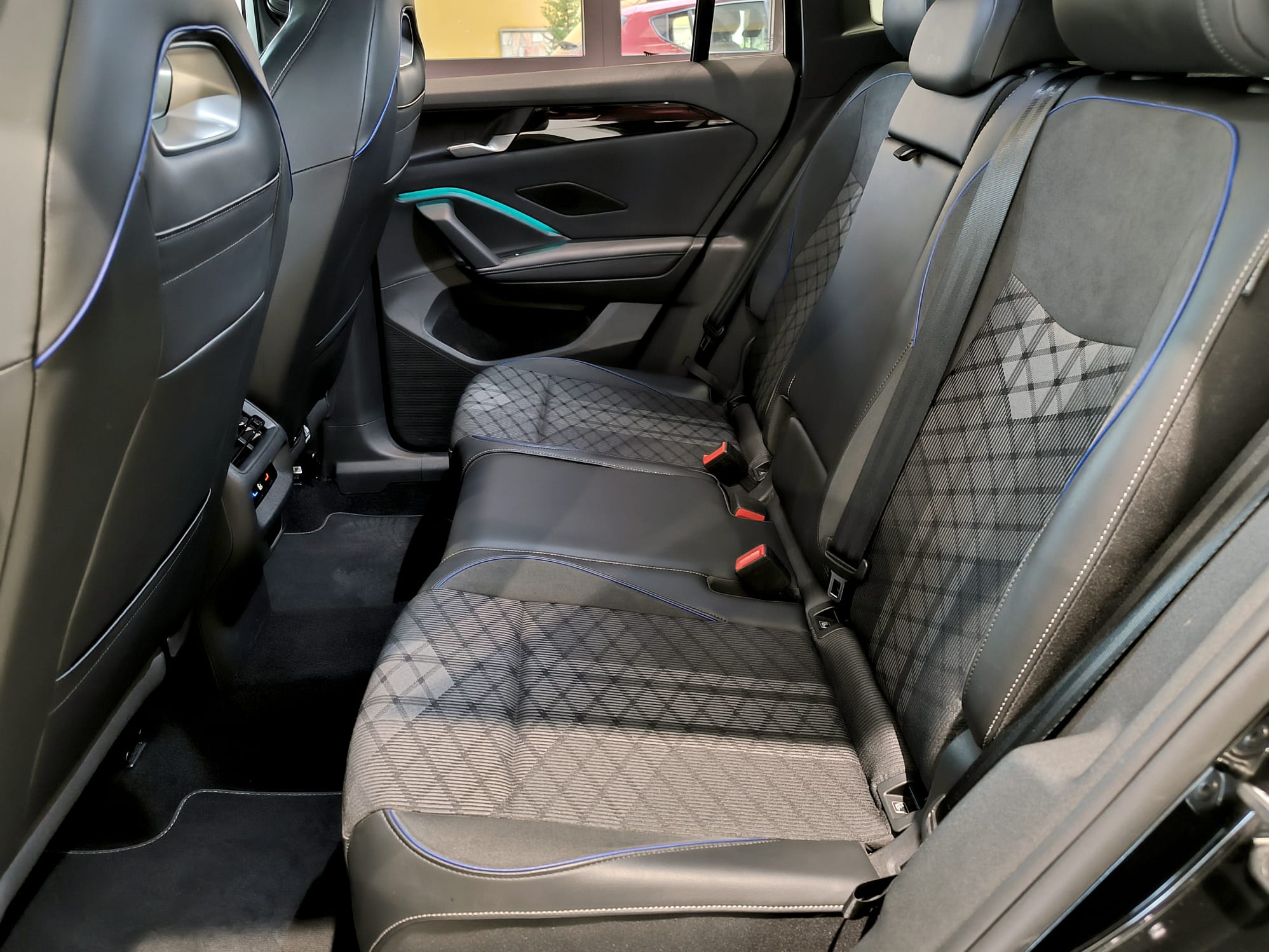 VW Tiguan 2.0 Tdi150 CV Dsg R-Line - immagine 26
