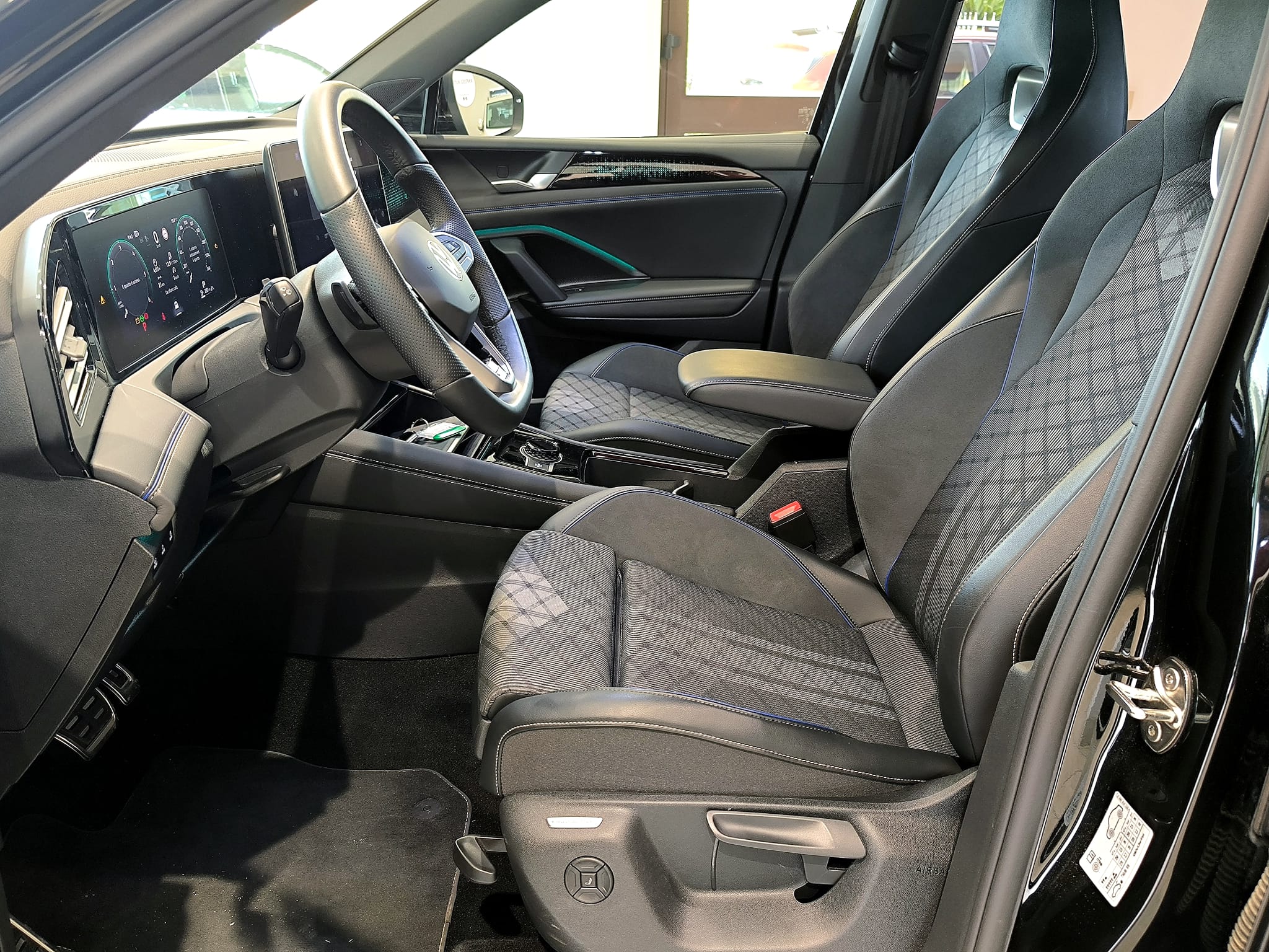 VW Tiguan 2.0 Tdi150 CV Dsg R-Line - immagine 12